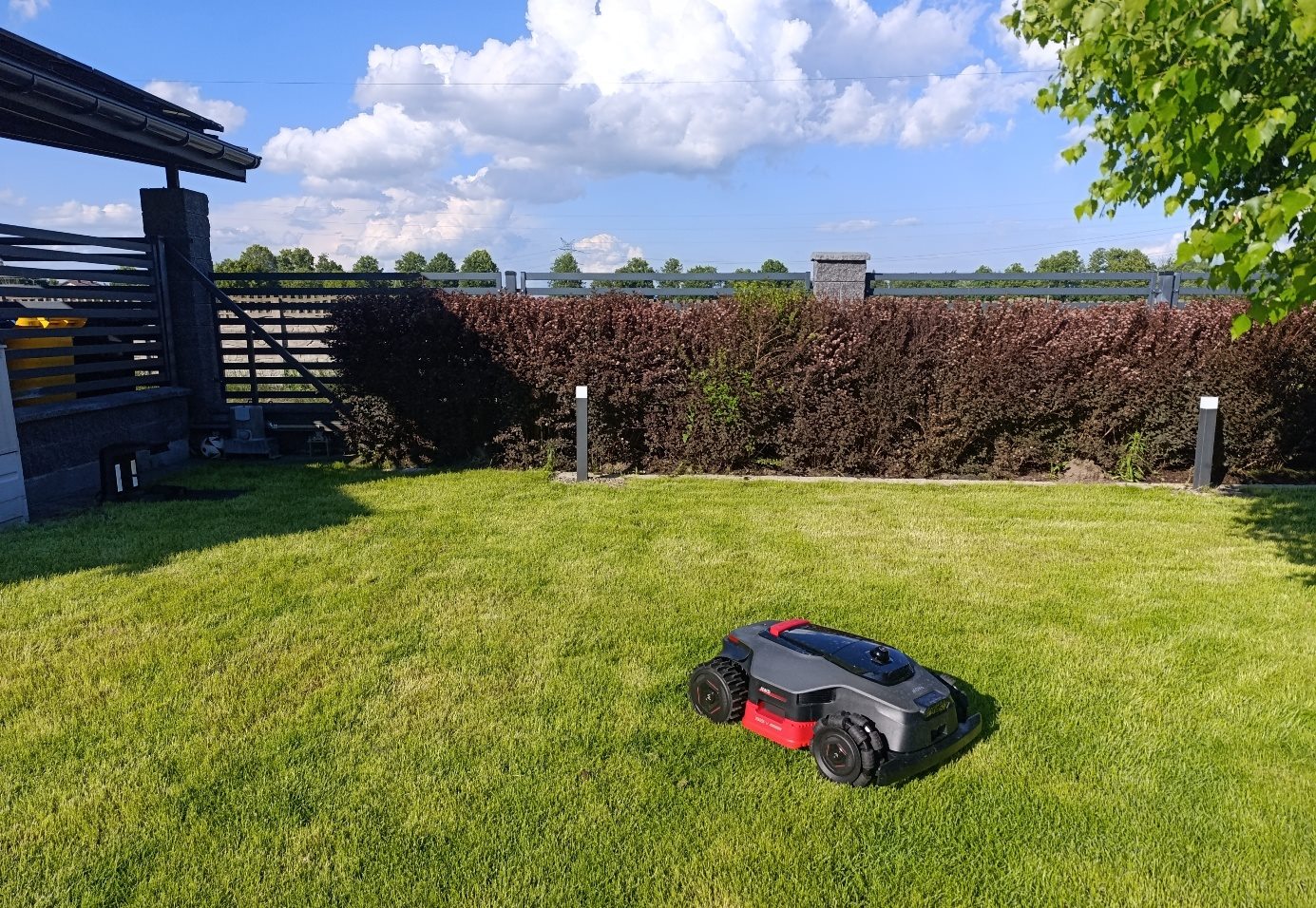 Instalacja bezprzewodowych robotów koszących